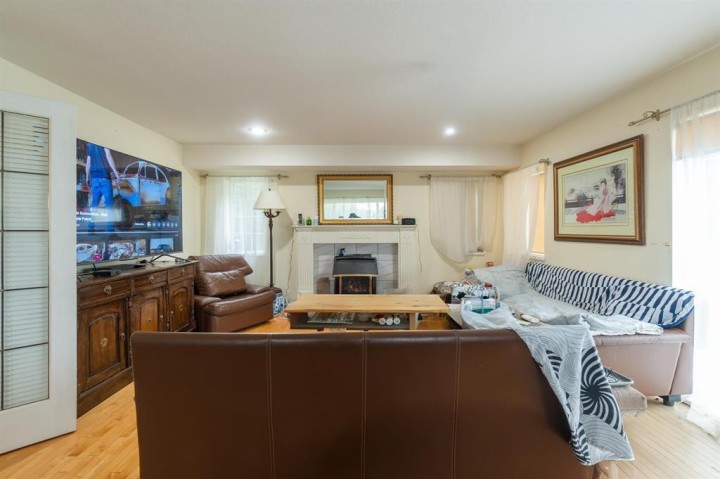 Photo 3 at 100 E Kensington Road, Upper Lonsdale, North Vancouver