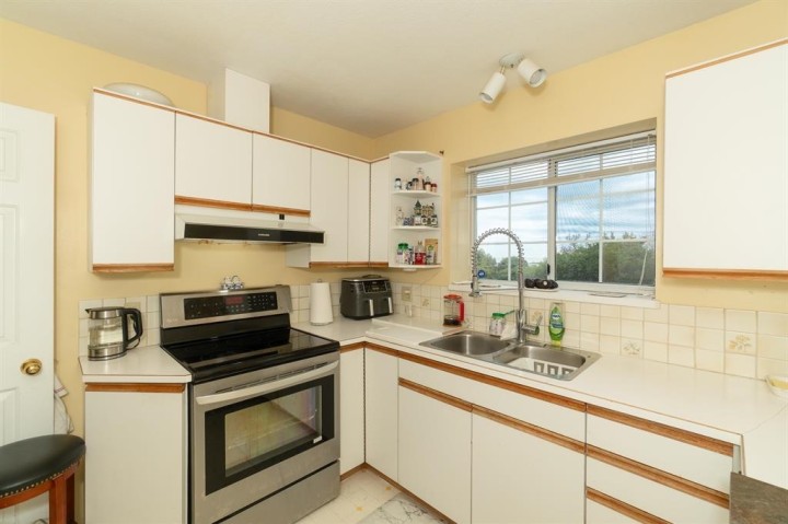 Photo 9 at 100 E Kensington Road, Upper Lonsdale, North Vancouver