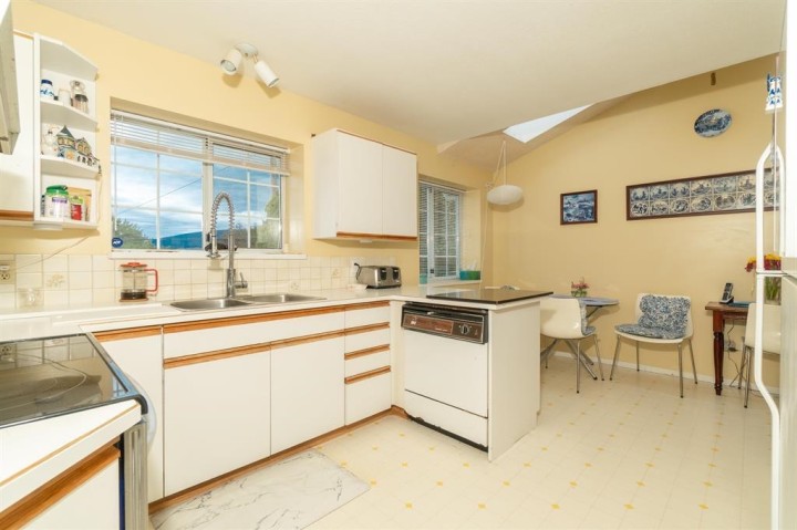 Photo 10 at 100 E Kensington Road, Upper Lonsdale, North Vancouver