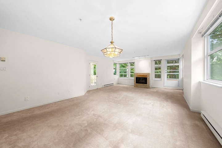 Photo 2 at 13 - 2425 Edgemont Boulevard, Mosquito Creek, North Vancouver