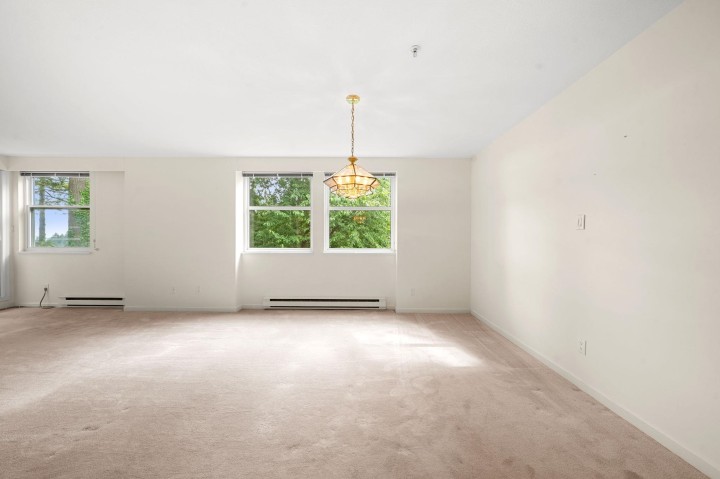 Photo 12 at 13 - 2425 Edgemont Boulevard, Mosquito Creek, North Vancouver