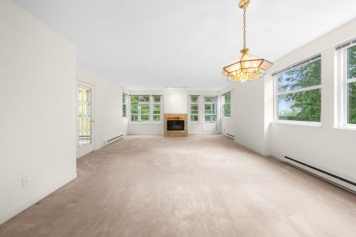 Photo 3 at 13 - 2425 Edgemont Boulevard, Mosquito Creek, North Vancouver