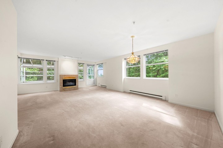 Photo 10 at 13 - 2425 Edgemont Boulevard, Mosquito Creek, North Vancouver