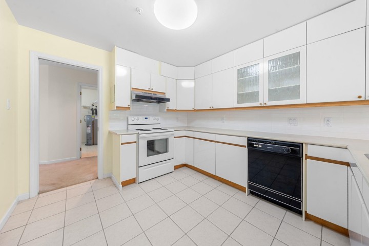 Photo 14 at 13 - 2425 Edgemont Boulevard, Mosquito Creek, North Vancouver