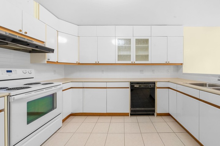 Photo 15 at 13 - 2425 Edgemont Boulevard, Mosquito Creek, North Vancouver