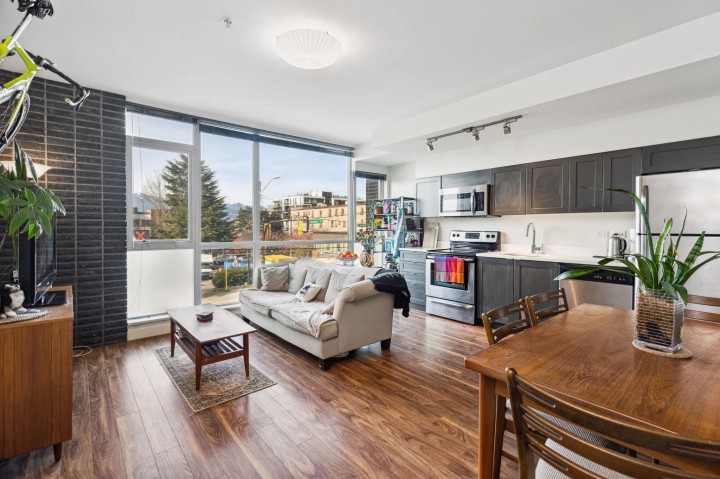 Photo 2 at 213 - 2511 Quebec Street, Mount Pleasant VE, Vancouver East