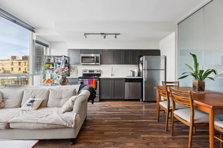 Photo 5 at 213 - 2511 Quebec Street, Mount Pleasant VE, Vancouver East