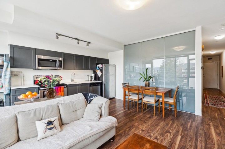 Photo 4 at 213 - 2511 Quebec Street, Mount Pleasant VE, Vancouver East