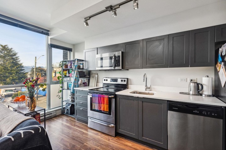 Photo 8 at 213 - 2511 Quebec Street, Mount Pleasant VE, Vancouver East