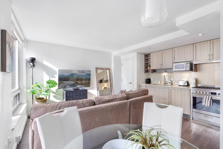 Photo 7 at 303 - 5665 Boundary Road, Collingwood VE, Vancouver East