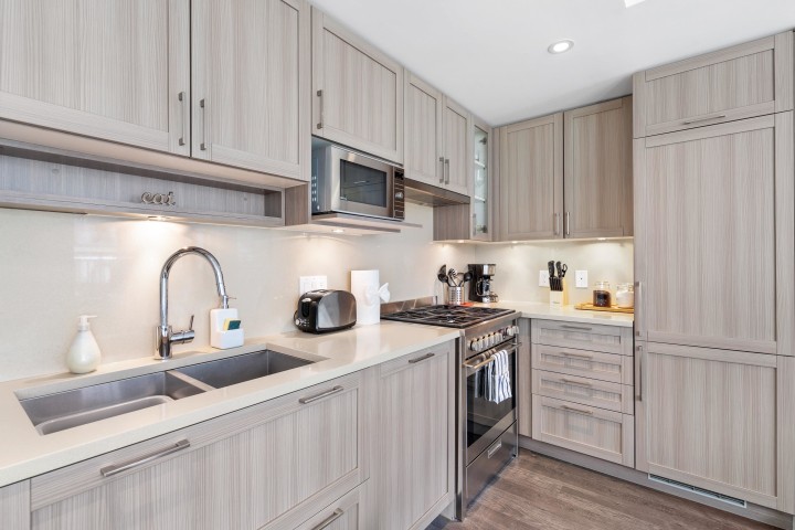 Photo 5 at 303 - 5665 Boundary Road, Collingwood VE, Vancouver East