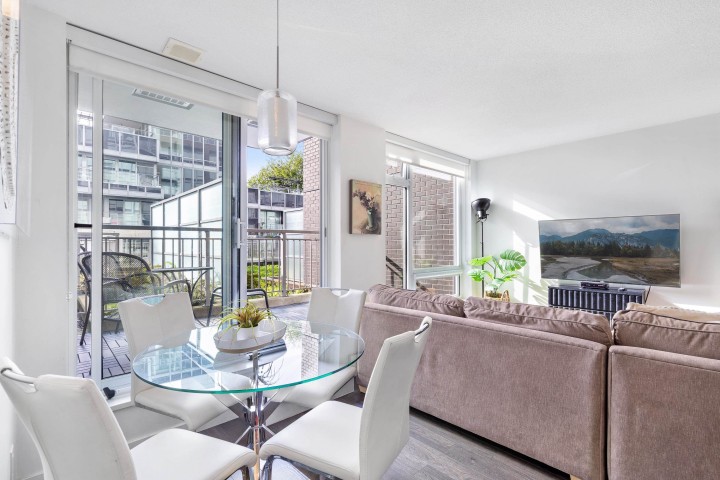 Photo 9 at 303 - 5665 Boundary Road, Collingwood VE, Vancouver East