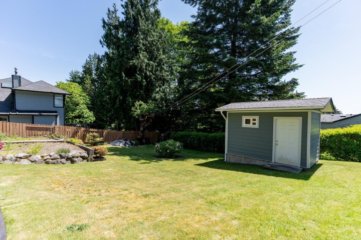 Photo 11 at 4370 Mountain Highway, Lynn Valley, North Vancouver