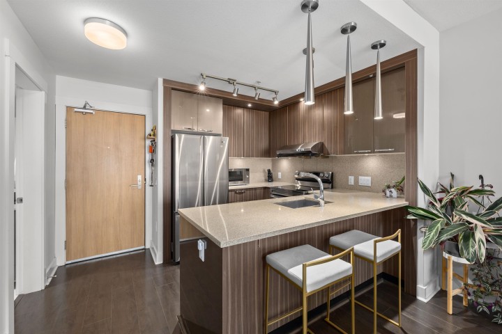 Photo 3 at 305 - 733 W 14th Street, Mosquito Creek, North Vancouver