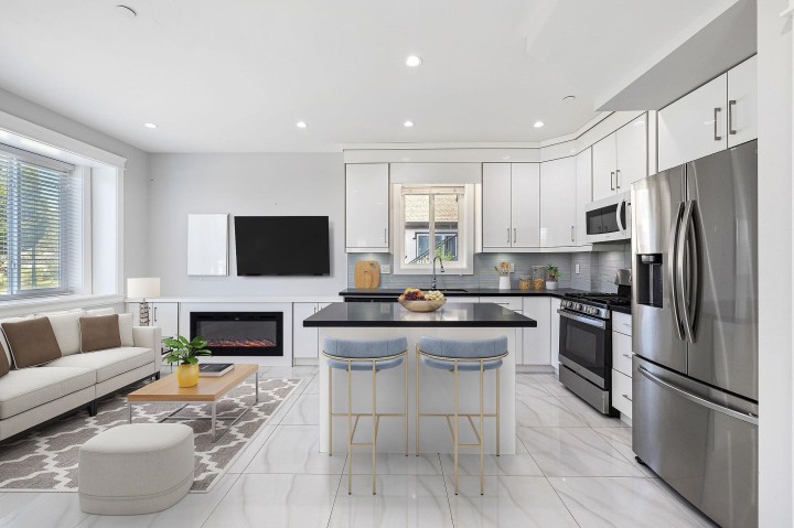 Photo 3 at 1 - 2430 E 41 Avenue, Killarney VE, Vancouver East