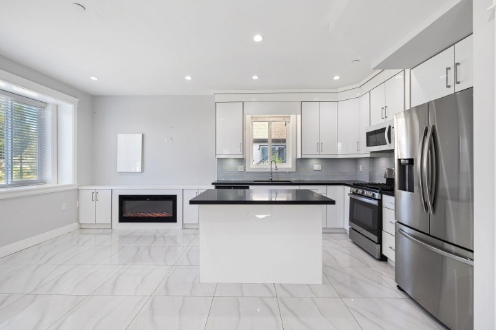 Photo 5 at 1 - 2430 E 41 Avenue, Killarney VE, Vancouver East