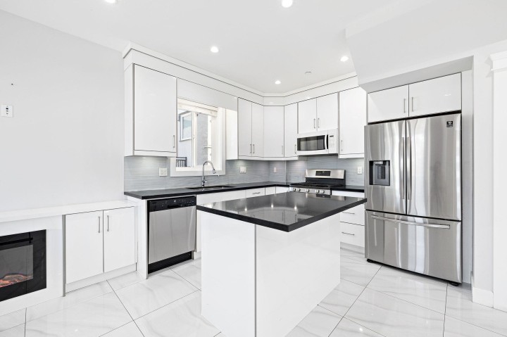 Photo 9 at 1 - 2430 E 41 Avenue, Killarney VE, Vancouver East