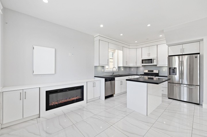 Photo 10 at 1 - 2430 E 41 Avenue, Killarney VE, Vancouver East