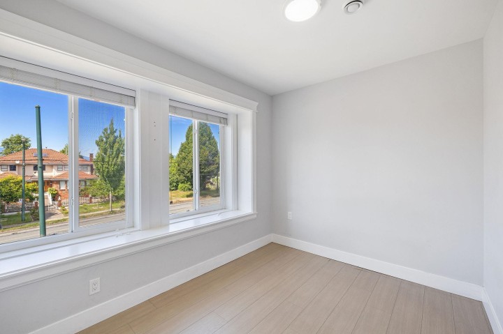 Photo 14 at 1 - 2430 E 41 Avenue, Killarney VE, Vancouver East