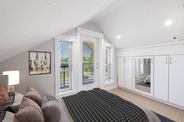 Photo 11 at 1 - 2430 E 41 Avenue, Killarney VE, Vancouver East