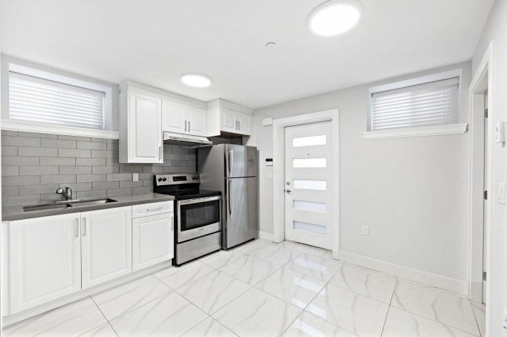 Photo 31 at 1 - 2430 E 41 Avenue, Killarney VE, Vancouver East