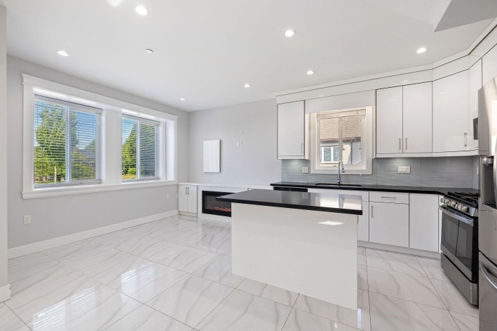 Photo 4 at 1 - 2430 E 41 Avenue, Killarney VE, Vancouver East