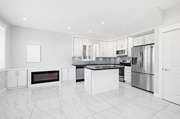 Photo 8 at 1 - 2430 E 41 Avenue, Killarney VE, Vancouver East