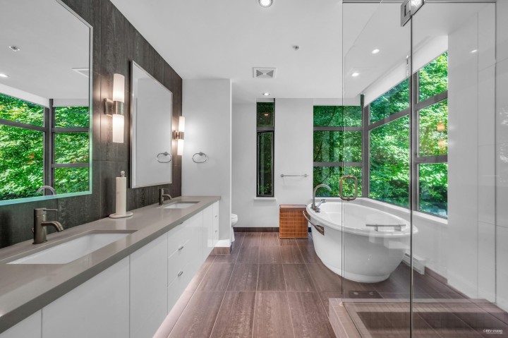 Photo 23 at 401 - 3315 Cypress Place, Cypress Park Estates, West Vancouver