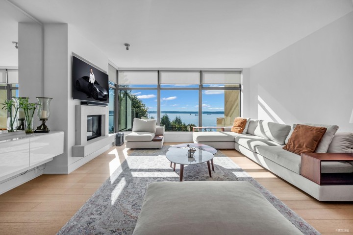 Photo 5 at 401 - 3315 Cypress Place, Cypress Park Estates, West Vancouver