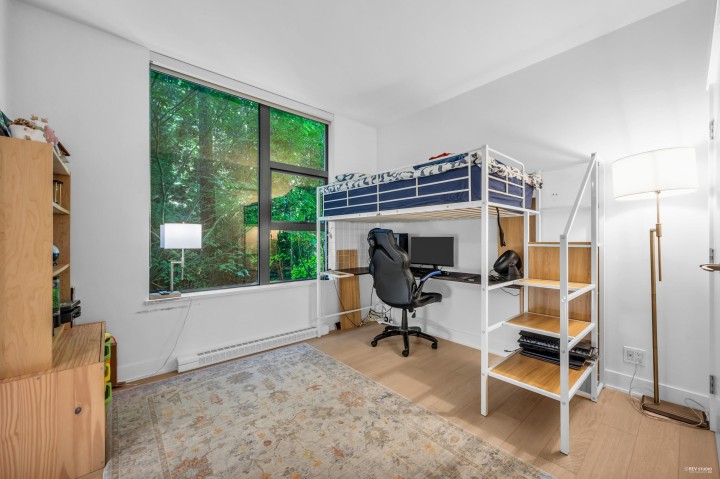 Photo 24 at 401 - 3315 Cypress Place, Cypress Park Estates, West Vancouver