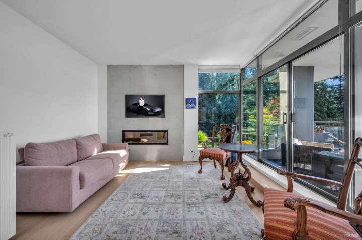 Photo 18 at 401 - 3315 Cypress Place, Cypress Park Estates, West Vancouver