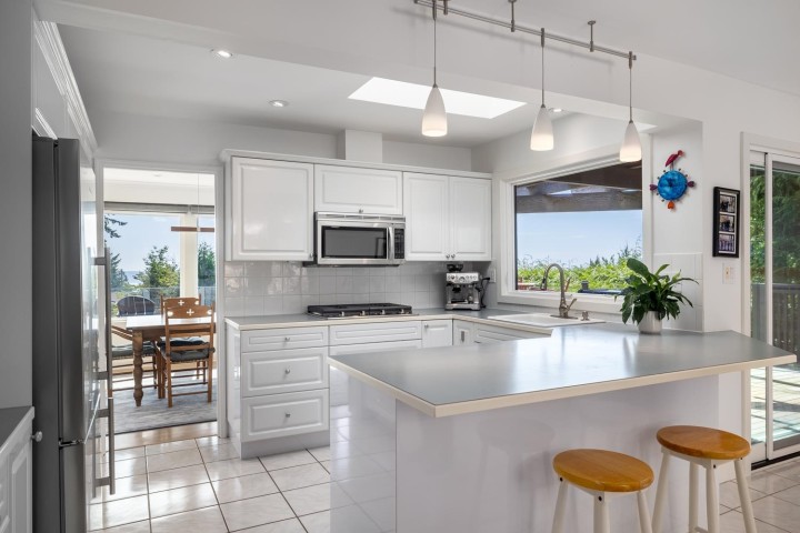 Photo 12 at 4615 Woodgreen Drive, Cypress Park Estates, West Vancouver