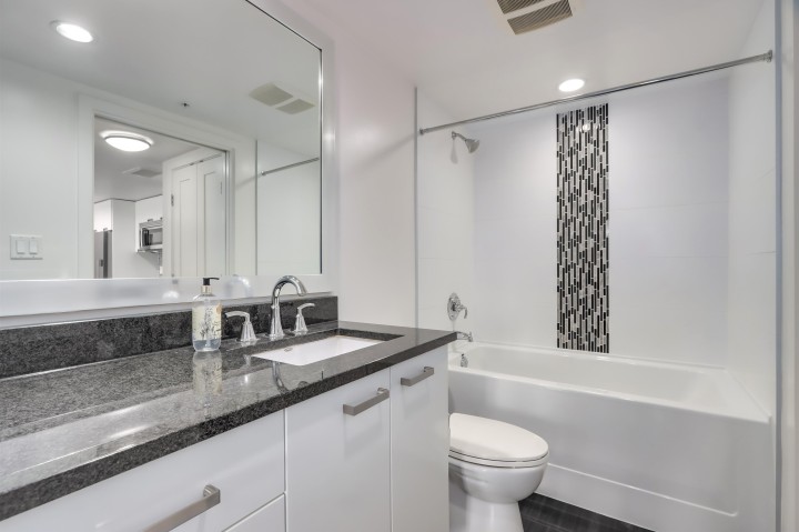 Photo 13 at 768 - 2080 W Broadway, Kitsilano, Vancouver West