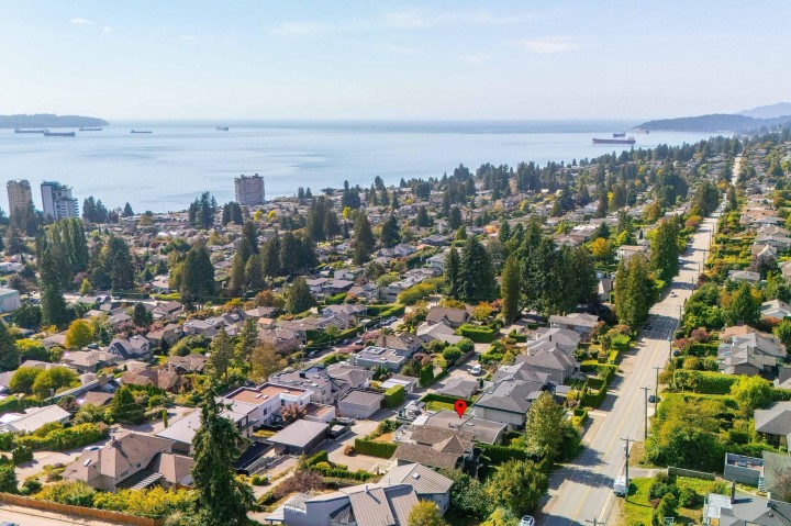 Photo 8 at 2128 Mathers Avenue, Dundarave, West Vancouver