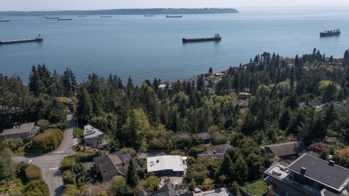 Photo 5 at 4045 Bayridge Avenue, Bayridge, West Vancouver