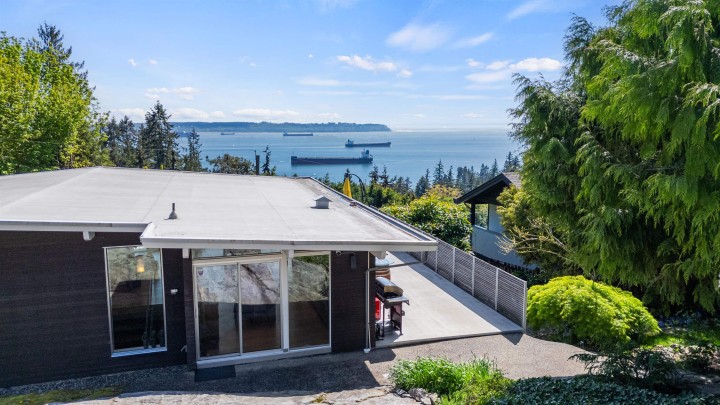 Photo 4 at 4045 Bayridge Avenue, Bayridge, West Vancouver