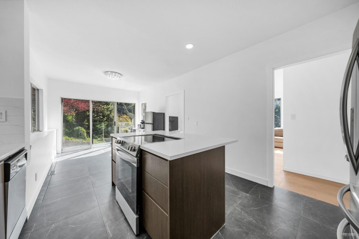 Photo 12 at 4809 Northwood Place, Cypress Park Estates, West Vancouver