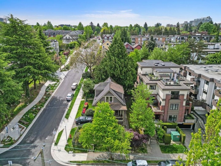 Photo 2 at 498 E 5th Avenue, Mount Pleasant VE, Vancouver East