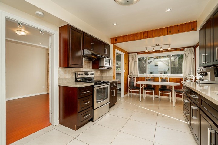 Photo 12 at 22 E 18th Avenue, Main, Vancouver East