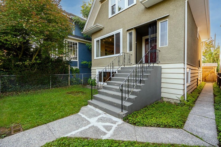 Photo 3 at 22 E 18th Avenue, Main, Vancouver East