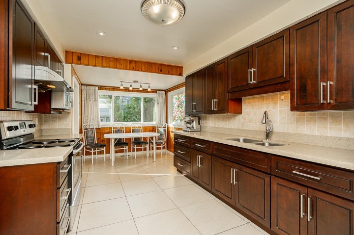 Photo 11 at 22 E 18th Avenue, Main, Vancouver East