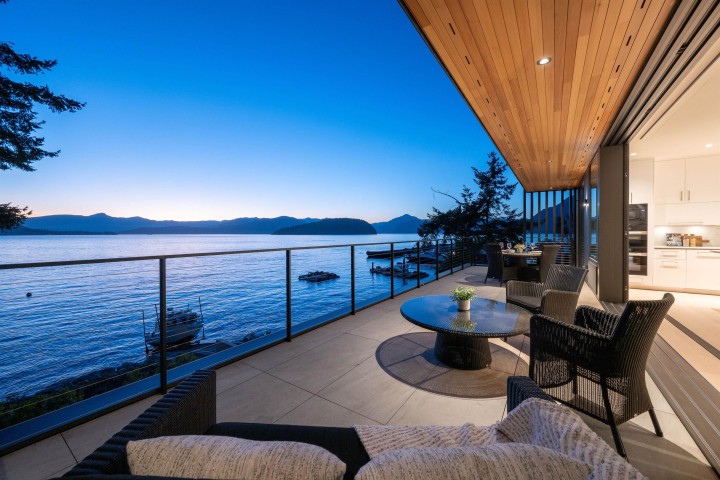 Photo 2 at 8885 Lawrence Way, Howe Sound, West Vancouver