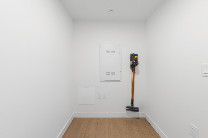 Photo 17 at 2212 - 89 Nelson Street, Yaletown, Vancouver West