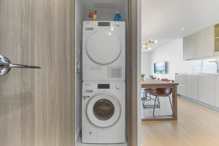 Photo 18 at 2212 - 89 Nelson Street, Yaletown, Vancouver West