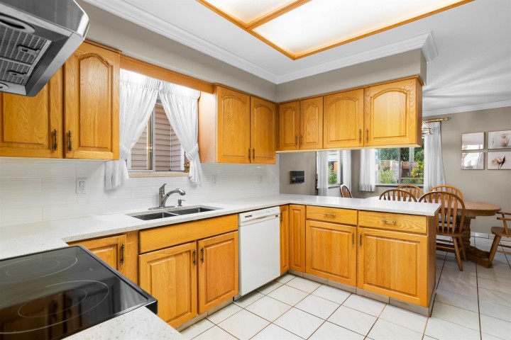 Photo 8 at 5455 Chambers Street, Collingwood VE, Vancouver East