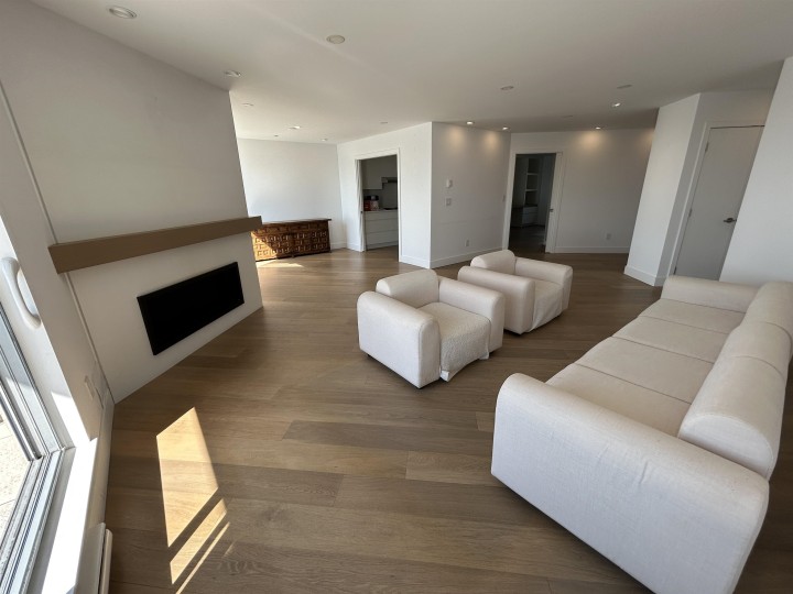 Photo 27 at 203 - 2190 Argyle Avenue, Dundarave, West Vancouver