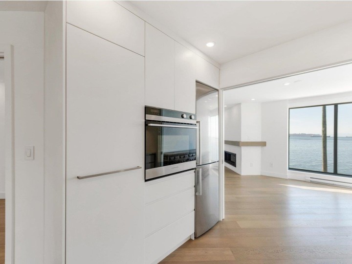 Photo 17 at 203 - 2190 Argyle Avenue, Dundarave, West Vancouver