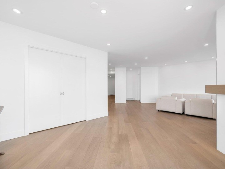 Photo 12 at 203 - 2190 Argyle Avenue, Dundarave, West Vancouver