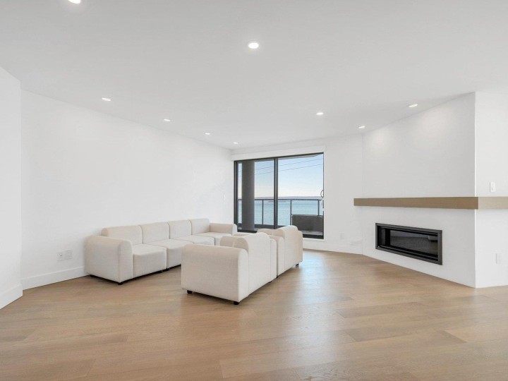 Photo 7 at 203 - 2190 Argyle Avenue, Dundarave, West Vancouver