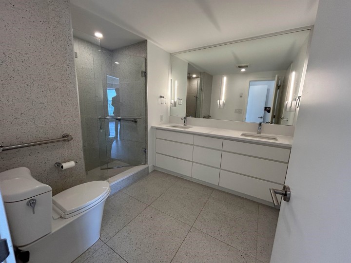 Photo 32 at 203 - 2190 Argyle Avenue, Dundarave, West Vancouver